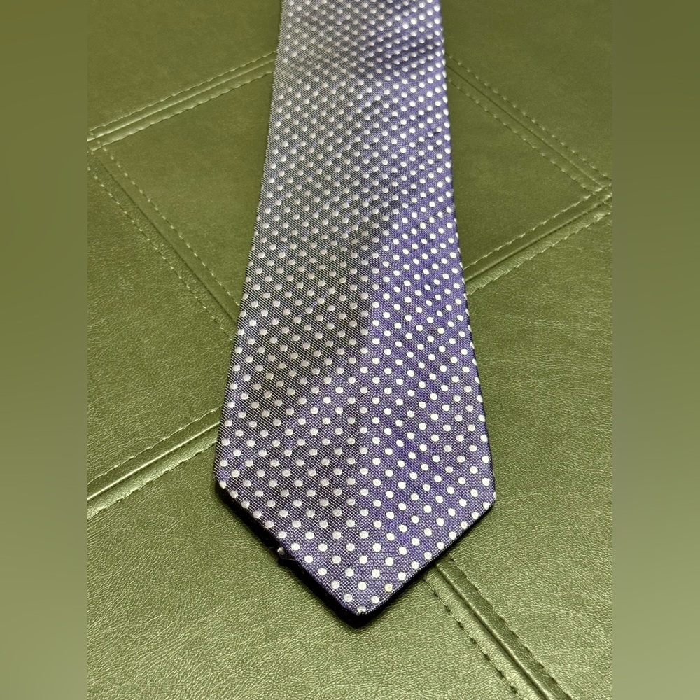 Michael Kors Elegant Purple/ Lavender Polka Dot Tie (Long) 100% Silk